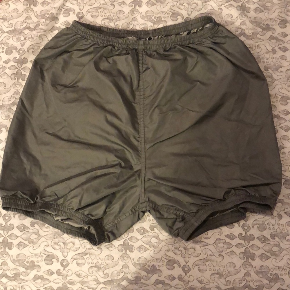 Bullet Pointe Shorts